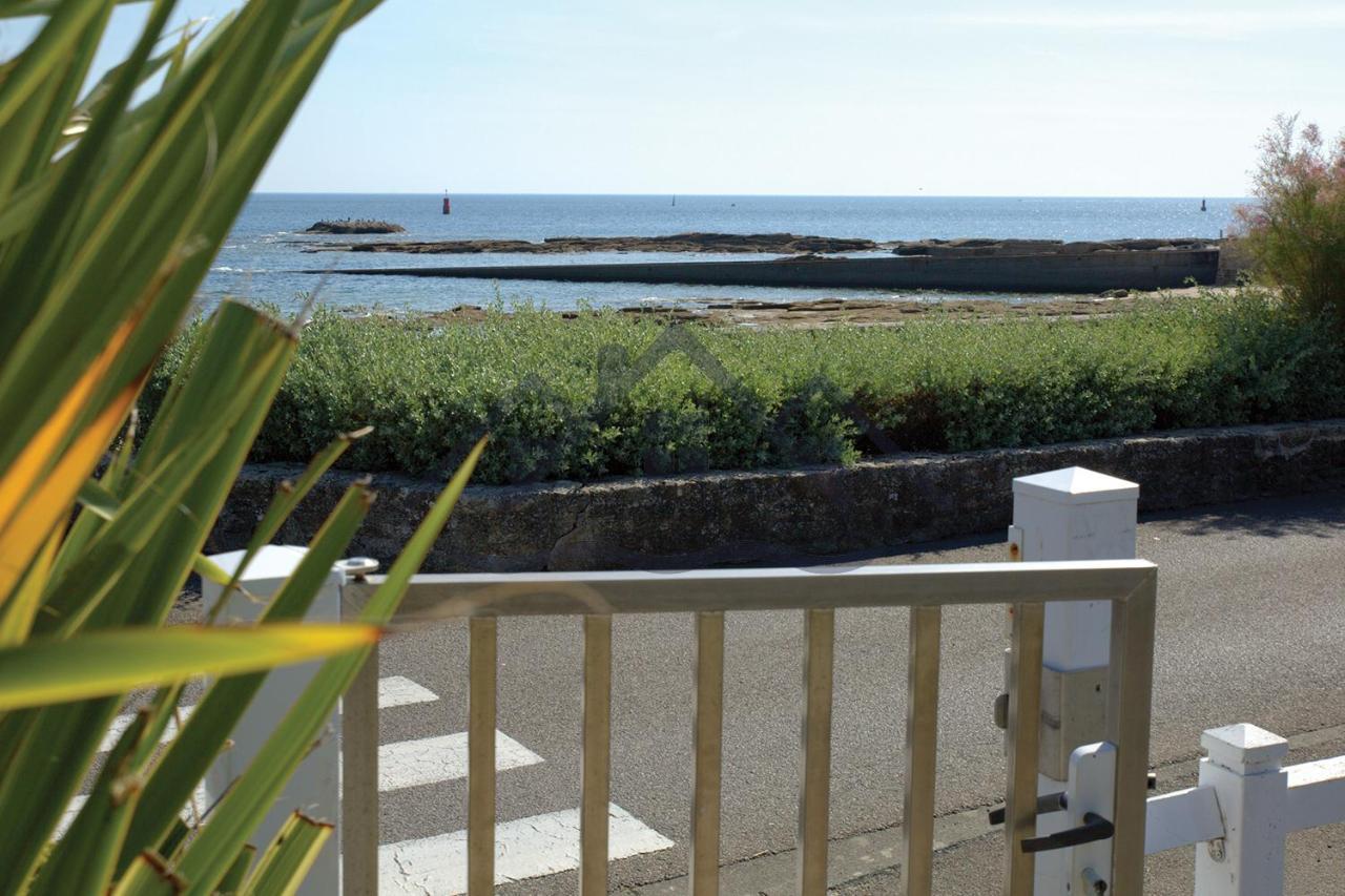 Localise Au Guilvinec: Seaside Retreat with Pool and Garden Views Apartment Exterior photo